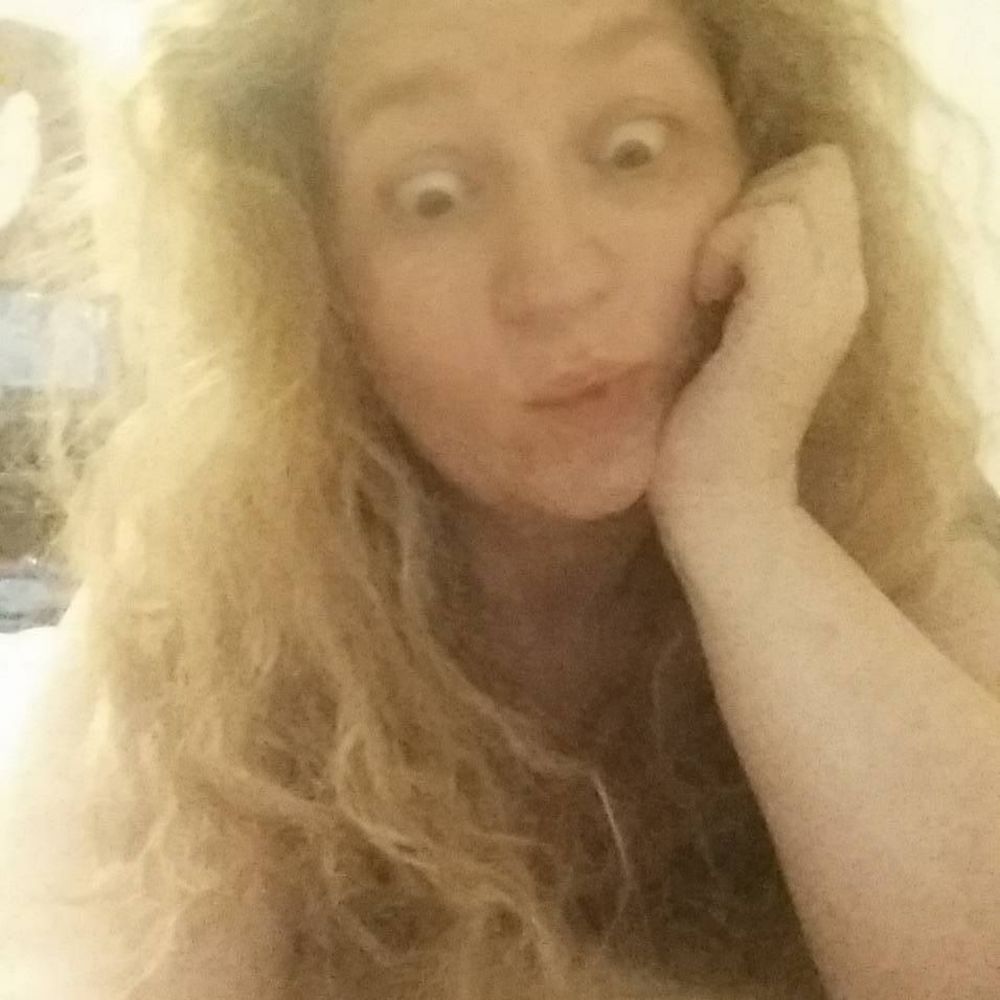 Meet your Posher, Mona